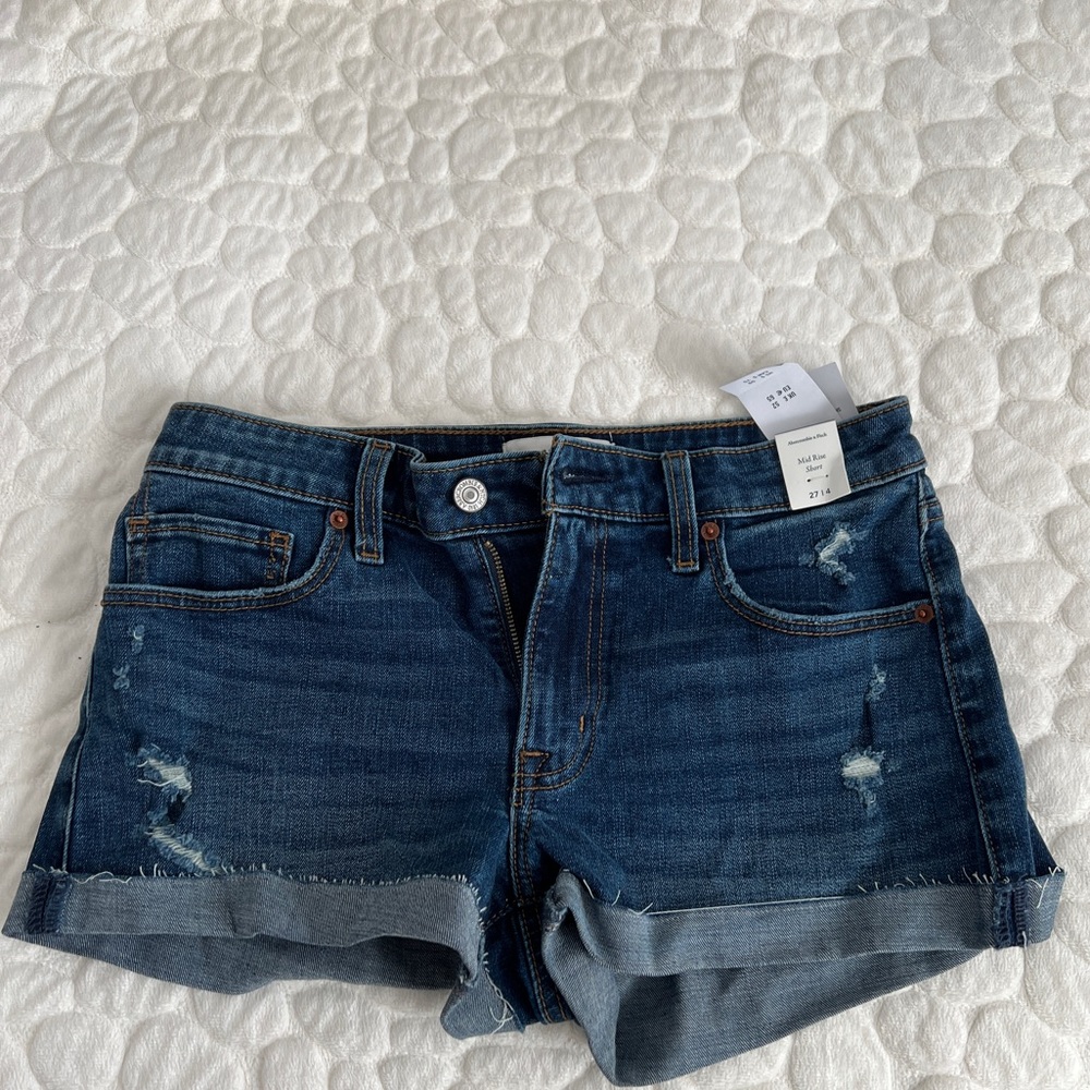 NWT Abercrombie size 27 mid rise jean shorts